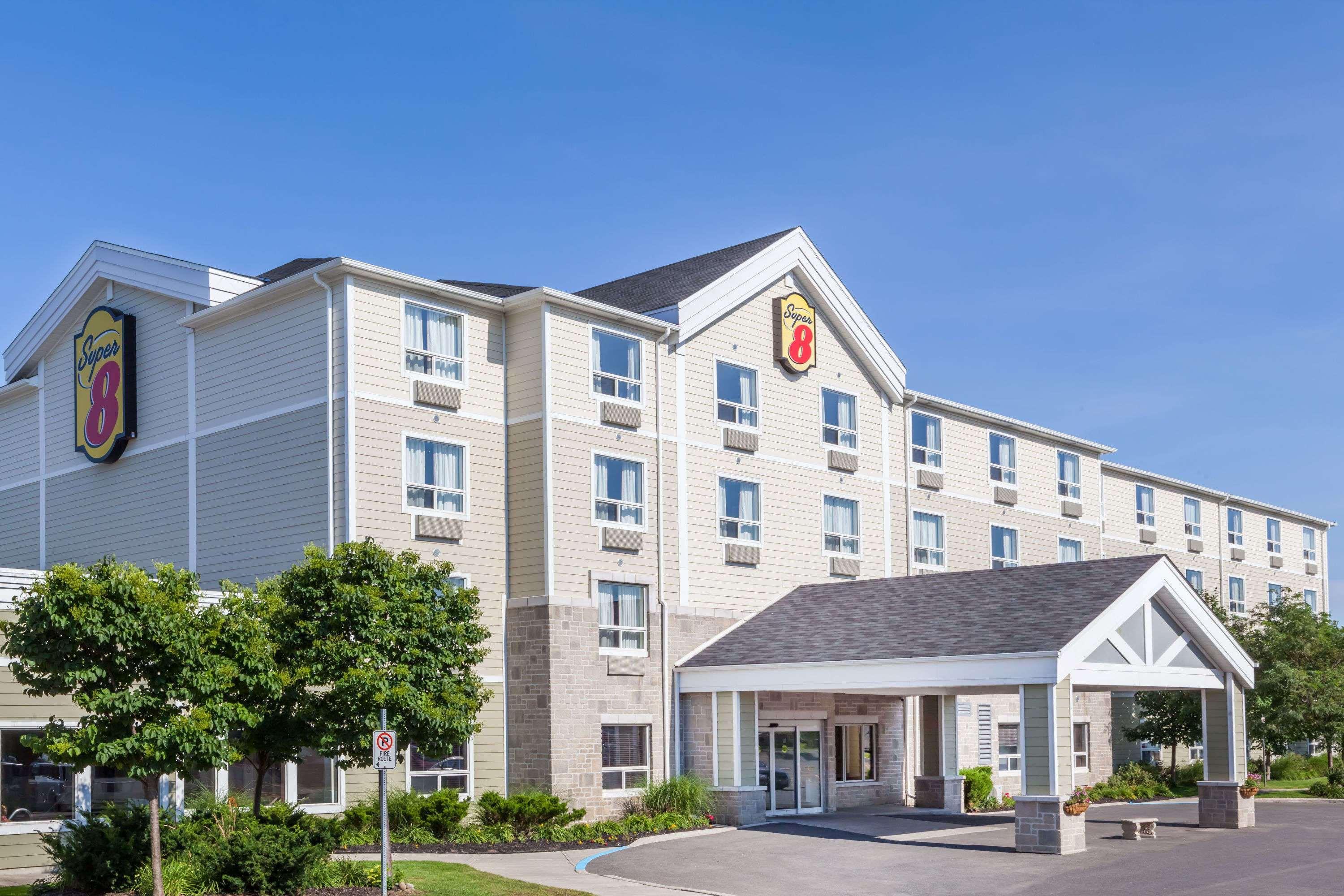 Super 8 By Wyndham Peterborough Hotel Luaran gambar
