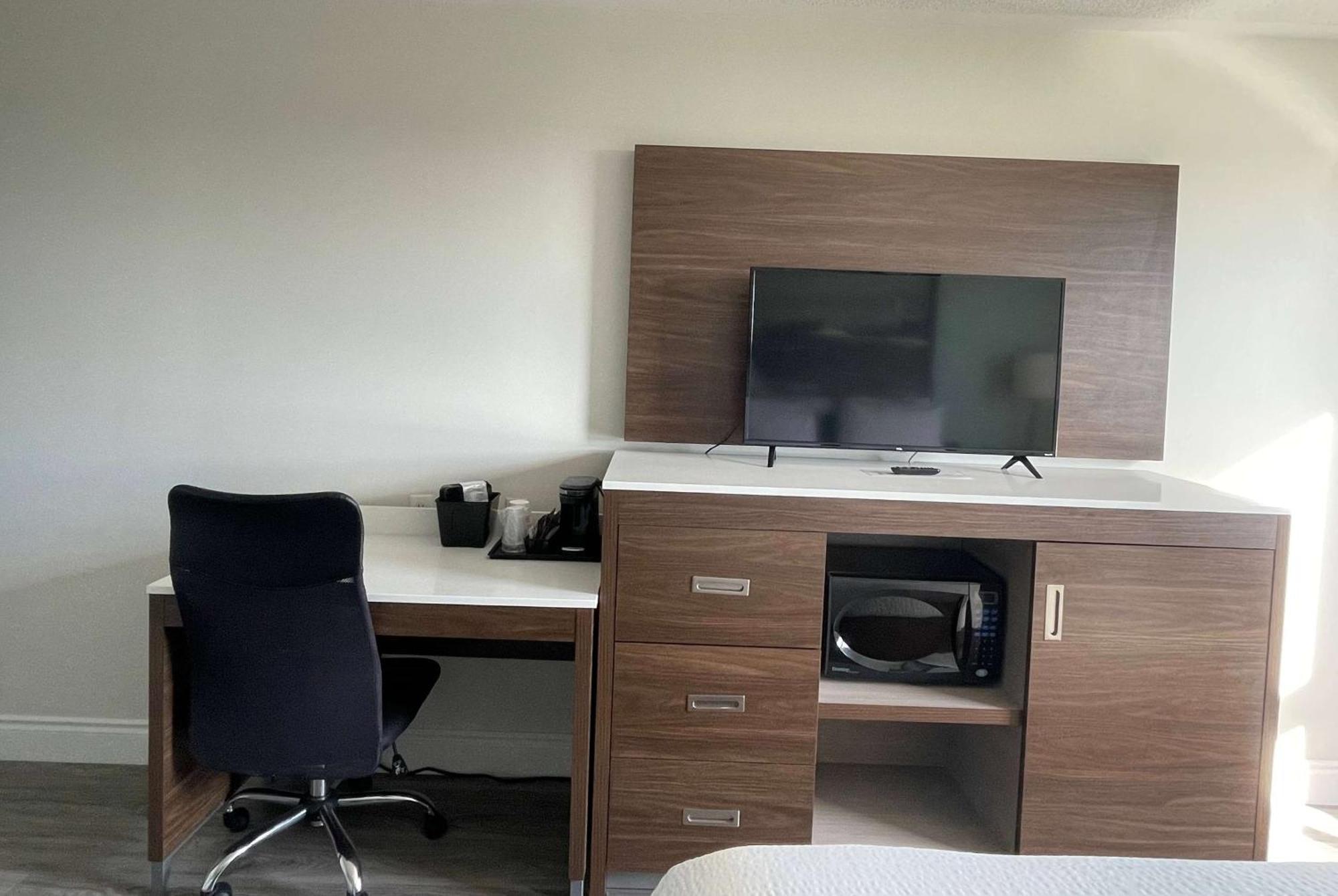 Super 8 By Wyndham Peterborough Hotel Luaran gambar