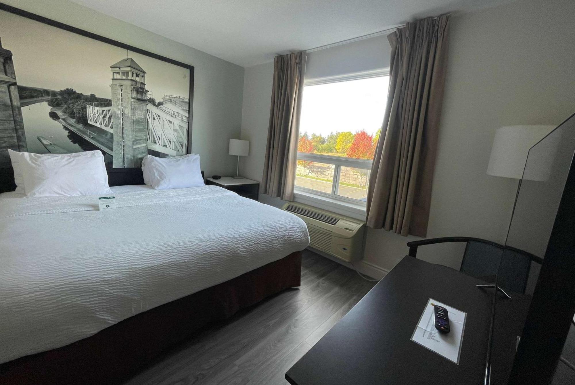 Super 8 By Wyndham Peterborough Hotel Luaran gambar