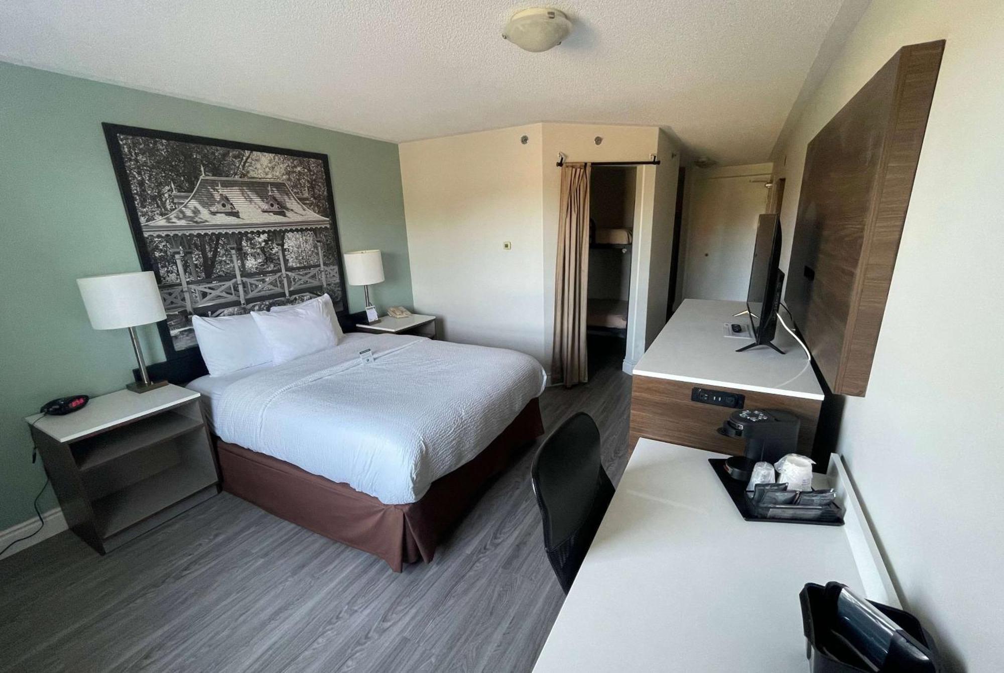 Super 8 By Wyndham Peterborough Hotel Luaran gambar