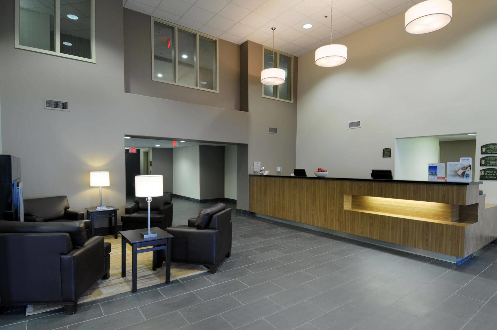 Super 8 By Wyndham Peterborough Hotel Dalaman gambar