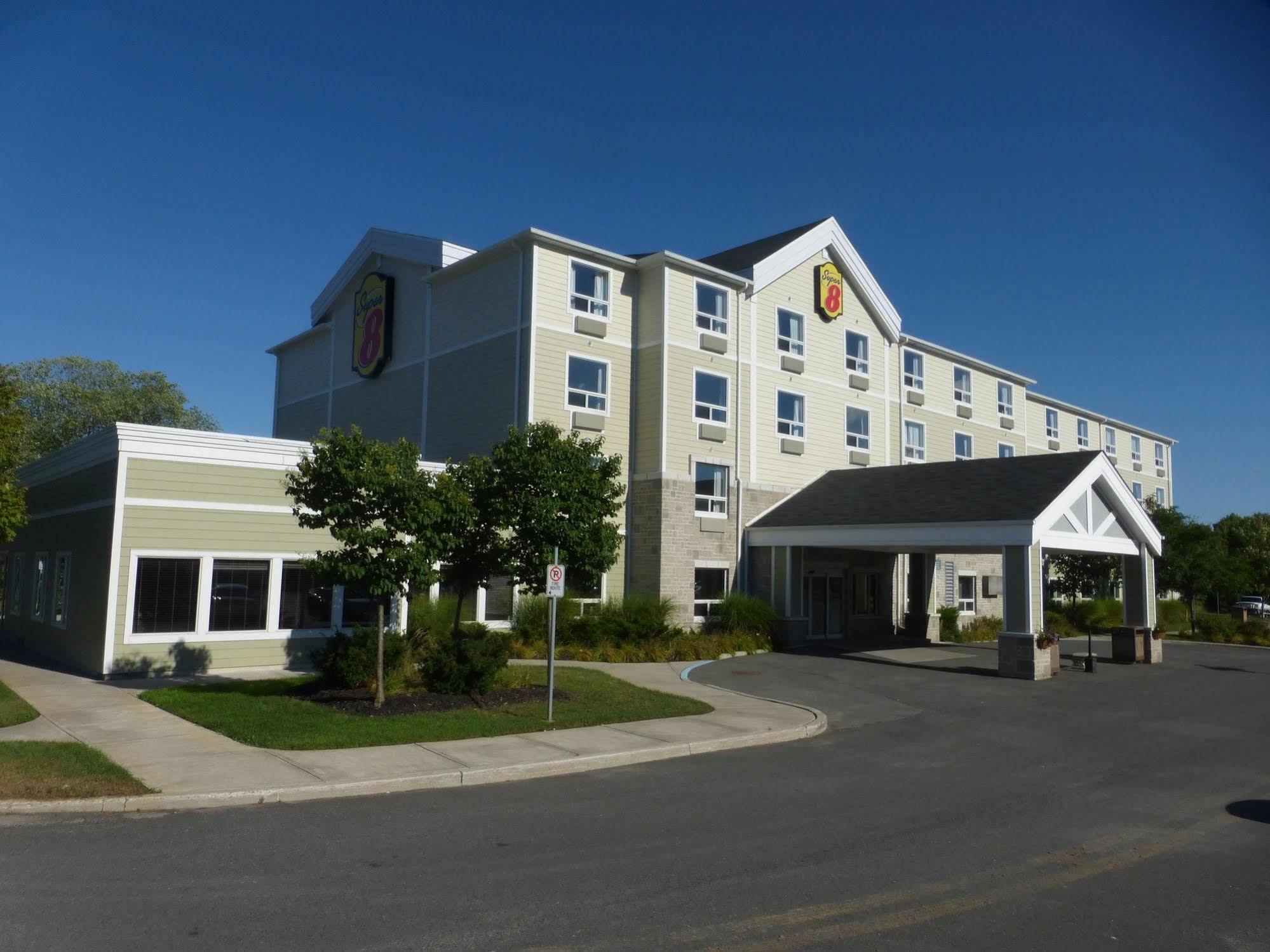 Super 8 By Wyndham Peterborough Hotel Luaran gambar