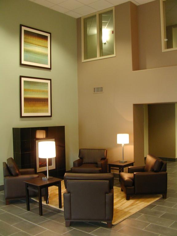Super 8 By Wyndham Peterborough Hotel Dalaman gambar