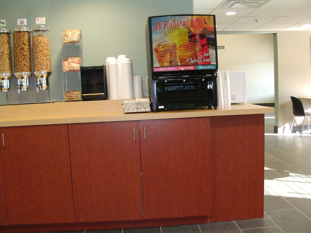 Super 8 By Wyndham Peterborough Hotel Luaran gambar